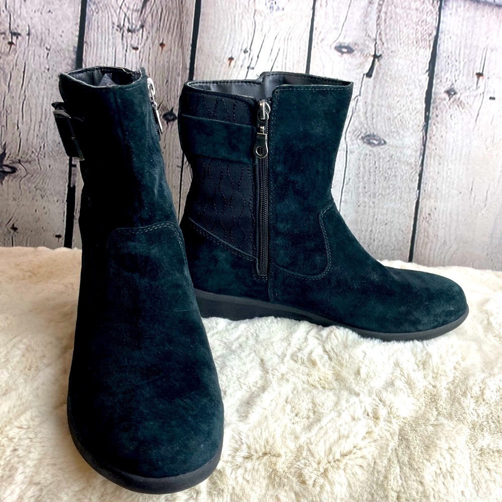 Aravon 'Linda' black suede waterproof ankle boot bootie size 7.5D (wide width)
